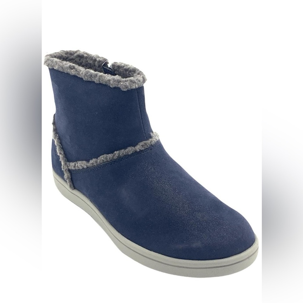Cloudsteppers bu clarks Blue Ankle Boots with Faux Fur Trim